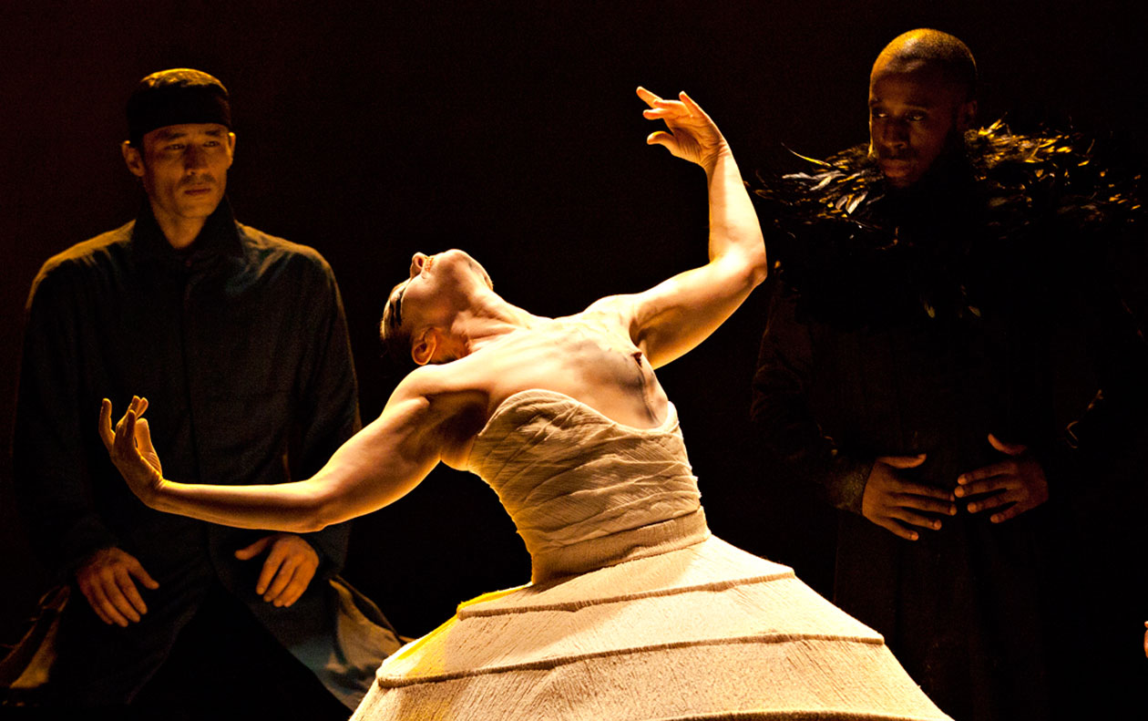 Akram Khan Company performs iTMOi as part of Sadler's Wells' A String of Rites trilogy. Photo: J Louis Fernandez