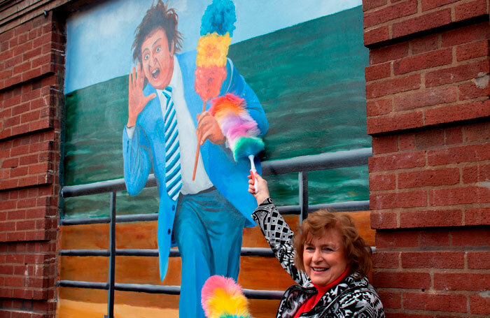 Lady Anne Dodd with the new mural of her late husband, Ken Dodd