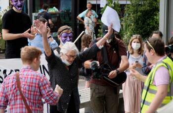 Vanessa Redgrave joins 300-strong protest against NT and Southbank job cuts