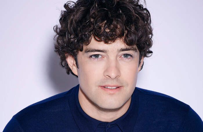 Lee Mead will star as Billy Flynn.