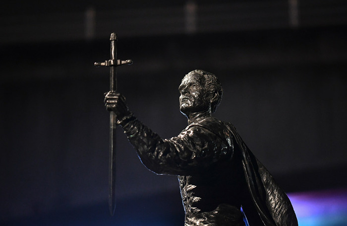 Statue of Laurence Olivier outside the National Theatre and Waterloo Bridge. Photo: Shutterstock