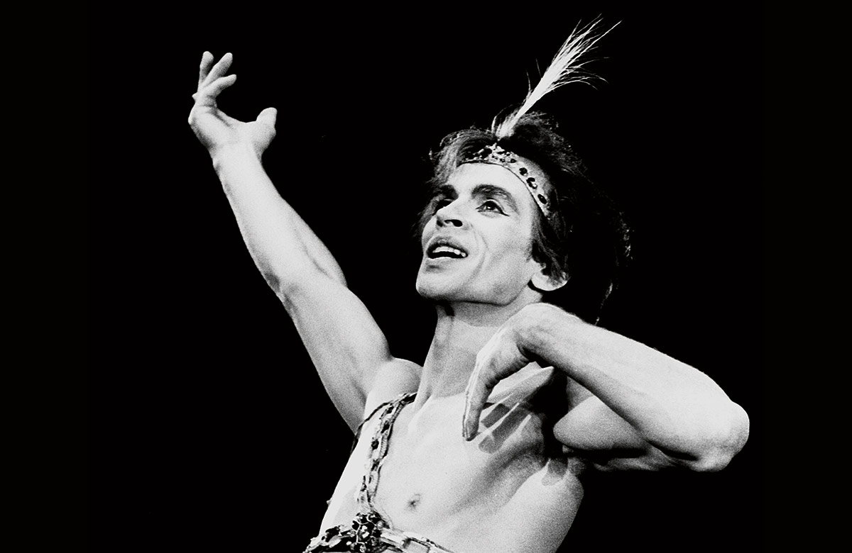 Rudolf Nureyev in Le Corsaire. Photo: Francette Levieux