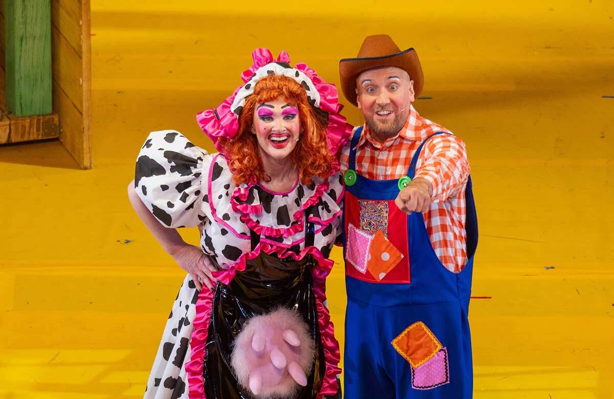 Gayle Telfer Stevens and Ian ‘Sheepie’ Smith in Jack and the Beanstalk at the Alhambra Theatre, Dunfermline