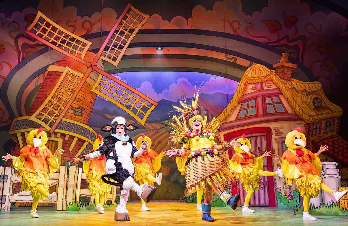 Cast of Jack and the Beanstalk at Nottingham Playhouse. Photo: Pamela Raith